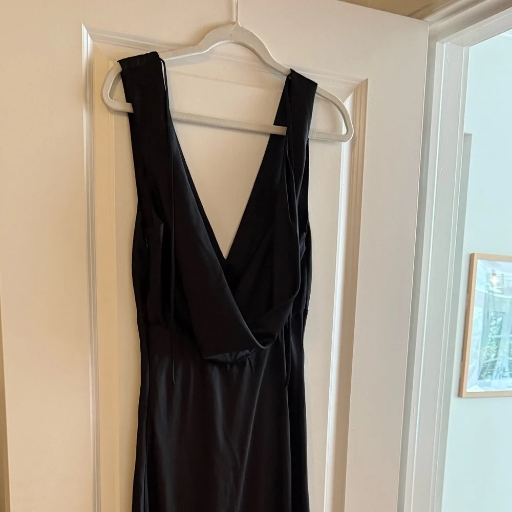 Abercrombie & Fitch Black Satin Cowl Back‎ Maxi Dress V-Neck Size MT Romantic